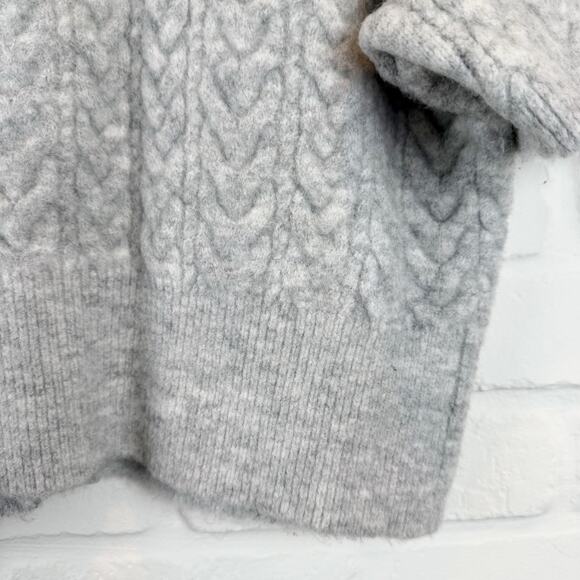 Express Gray Cozy Cable Knit Jewel Embellished Short Sleeve Cardigan Sweater M - Picture 8 of 11